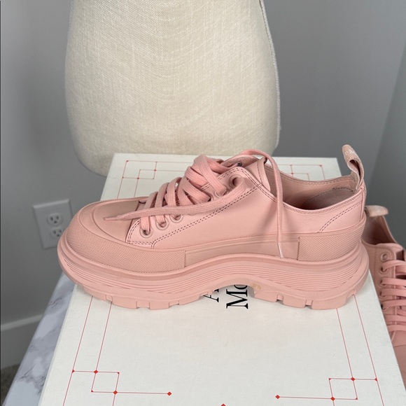 LIKE NEW Alexander McQueen Women's Blush Sneakers - Picture 7 of 11